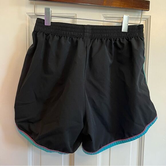 UnderArmor Black Shorts   - Picture 6 of 6